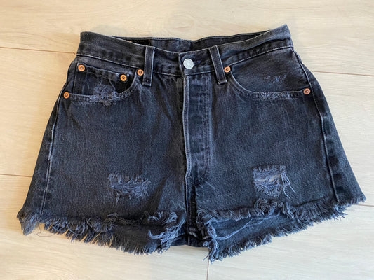 Size 25/26 Levi’s 501 black jean shorts