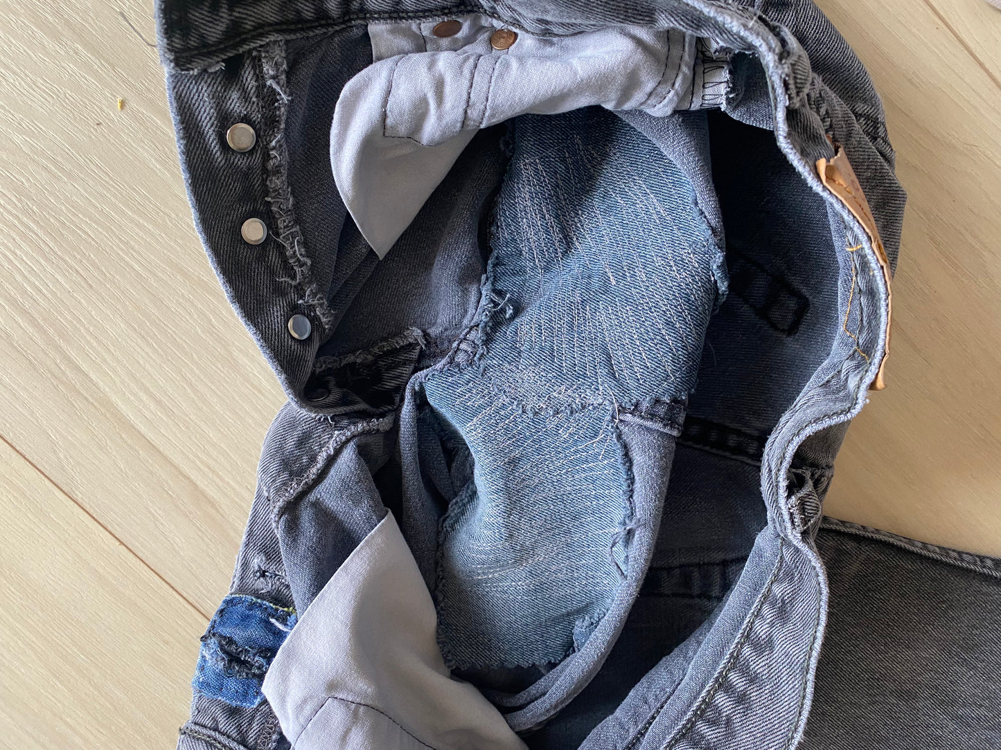 Size 25/26 Levi’s 501 jeans