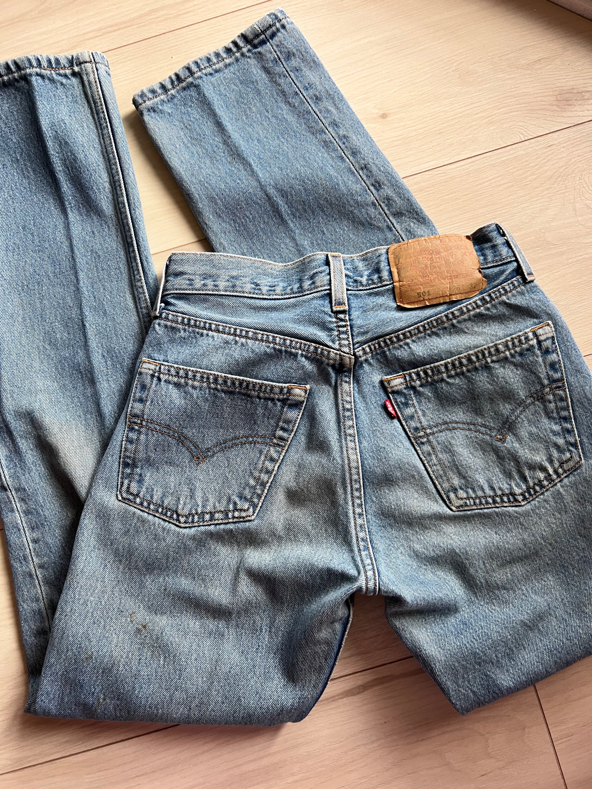 Size 24 Vintage Levi s 501 jeans