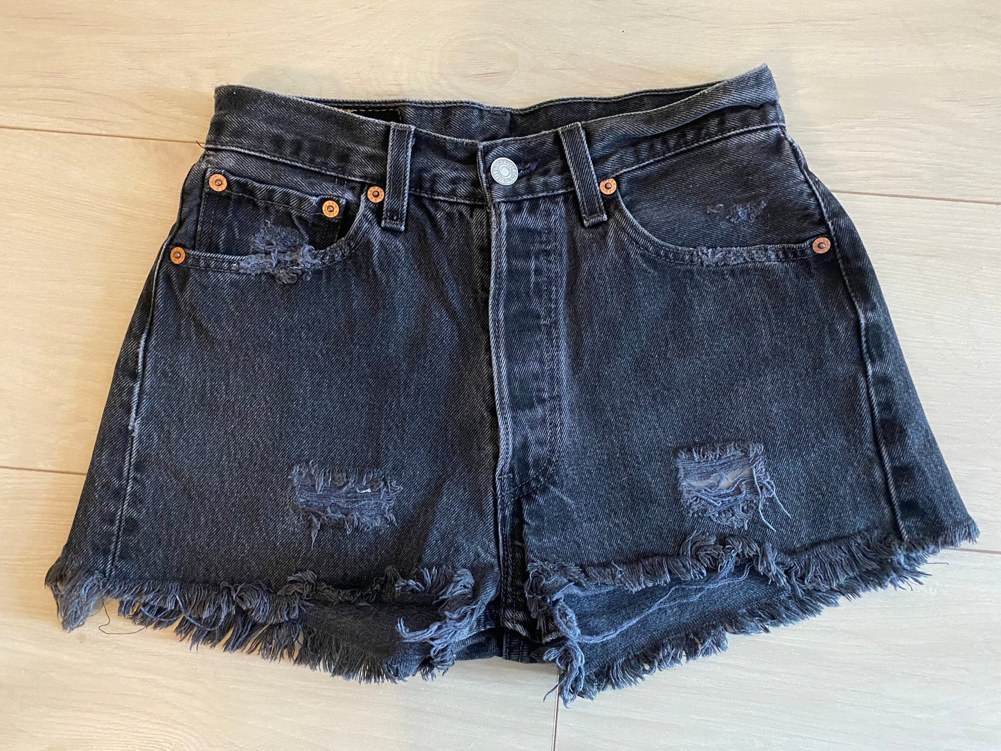 Size 25/26 Levi’s 501 black jean shorts