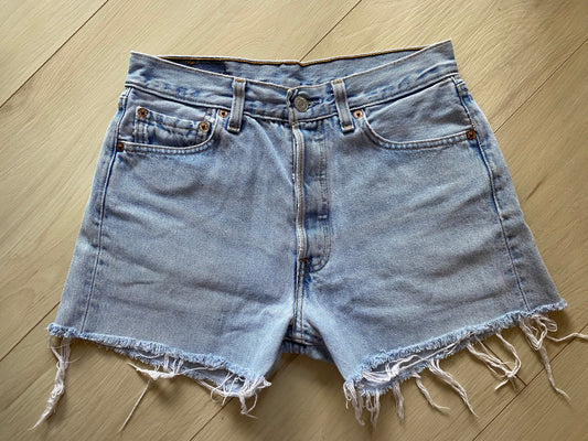 Size 26 Levi’s 501 jean shorts