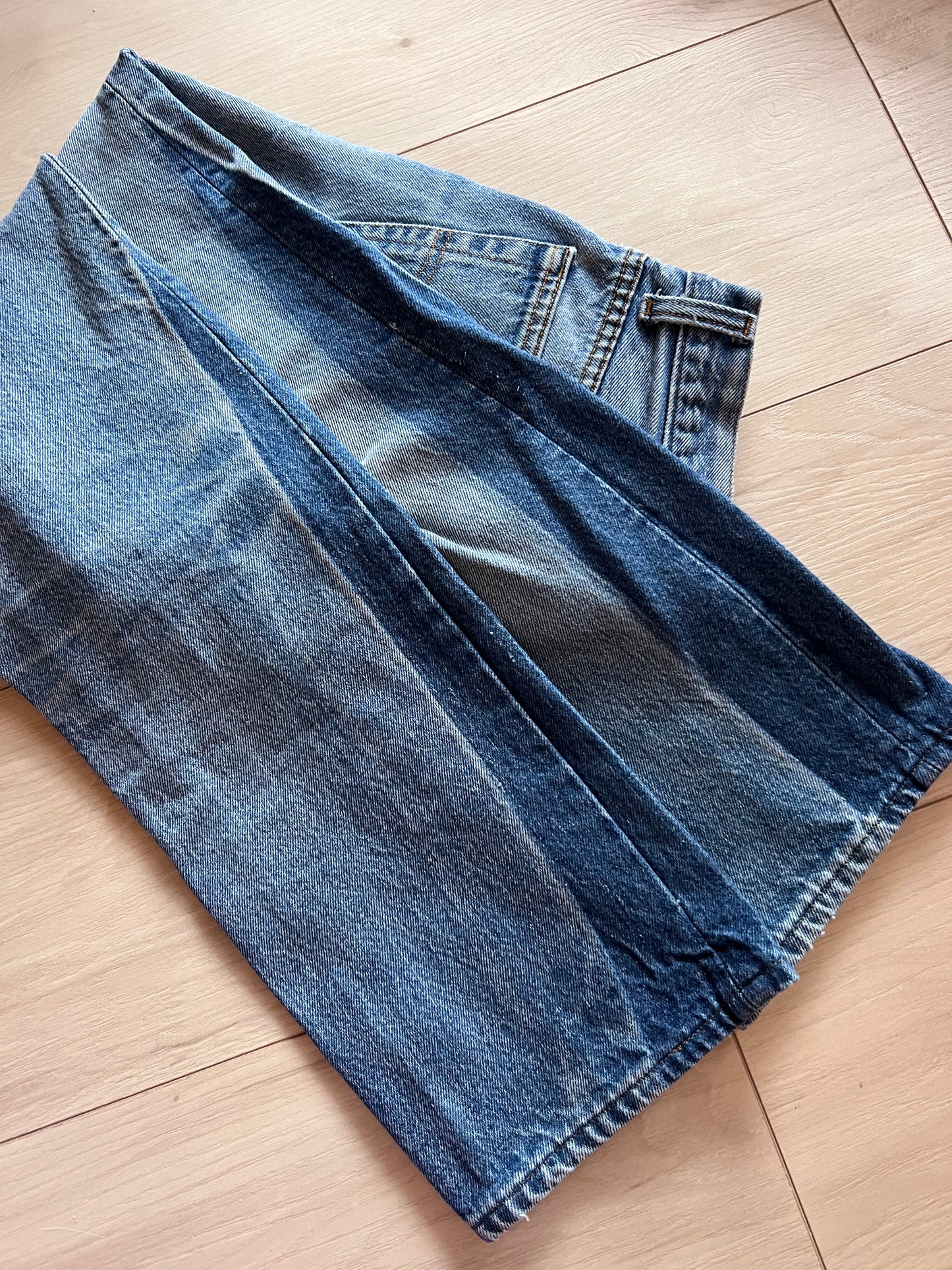 Size 25 Levi’s 501 jeans