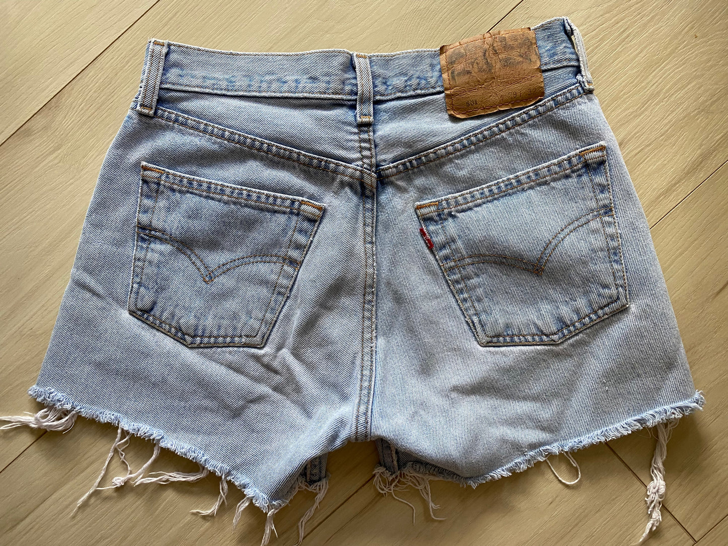 Size 26 Levi’s 501 jean shorts