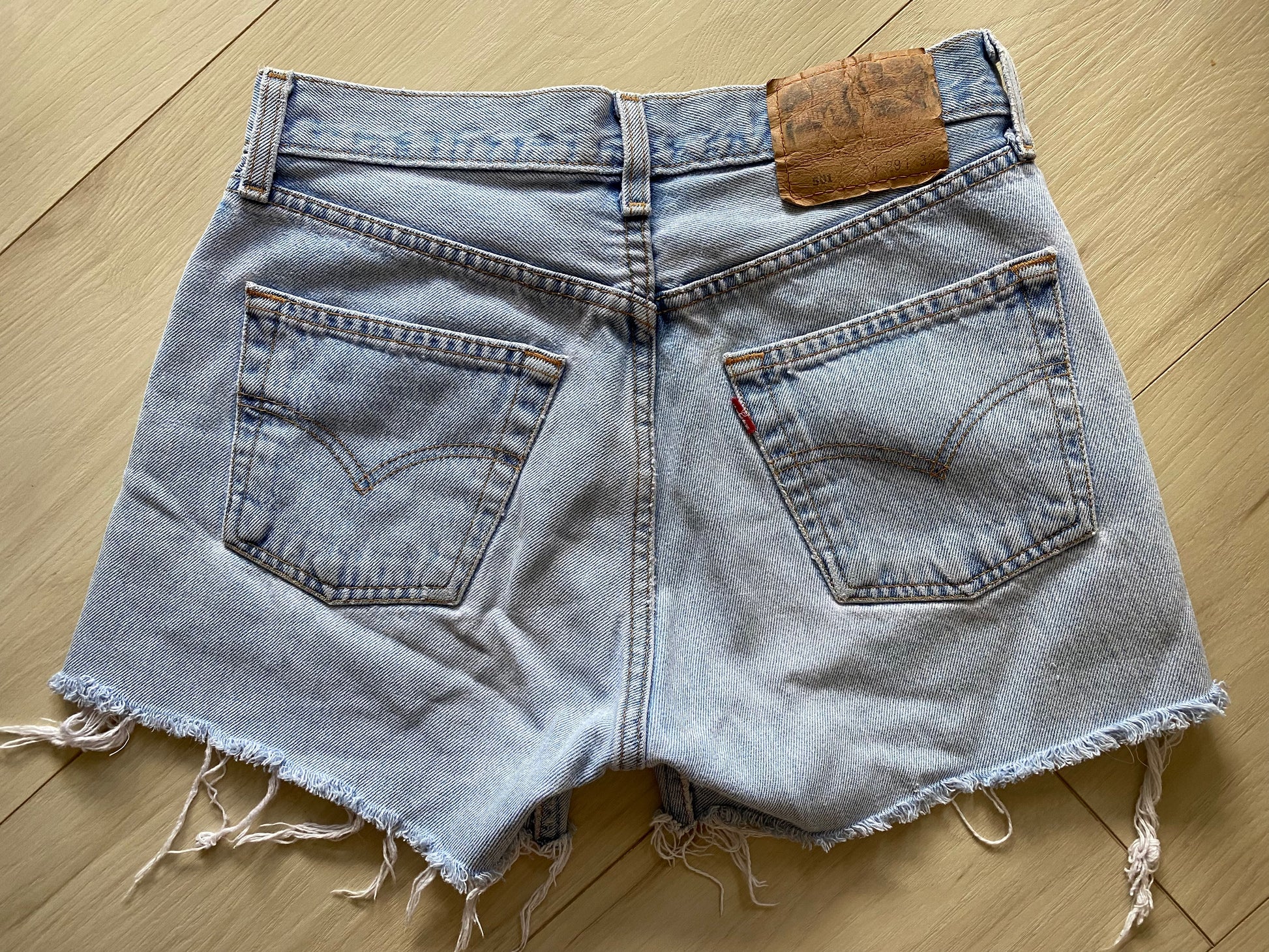 Size 26 Levi s 501 jean shorts